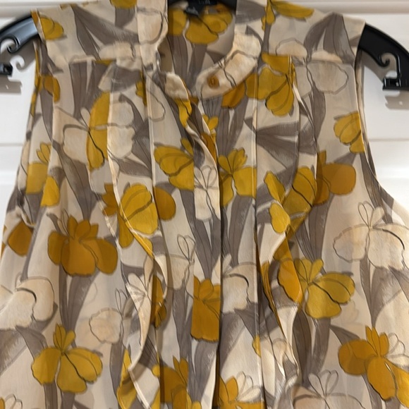 Ann Taylor Sleeveless Button Down - Picture 2 of 6